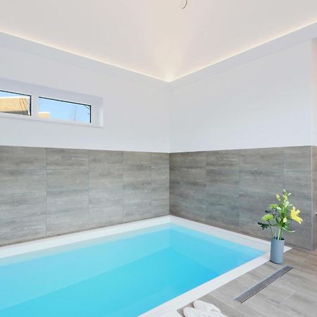 Cozy Home In Lembruch-Duemmer See With Sauna Екстериор снимка