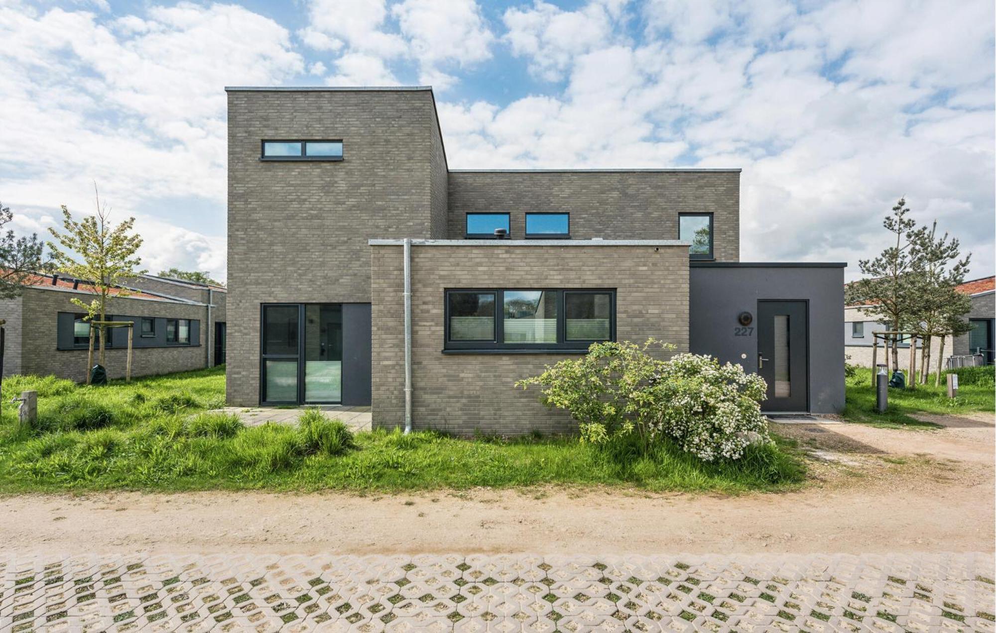 Cozy Home In Lembruch-Duemmer See With Sauna Екстериор снимка