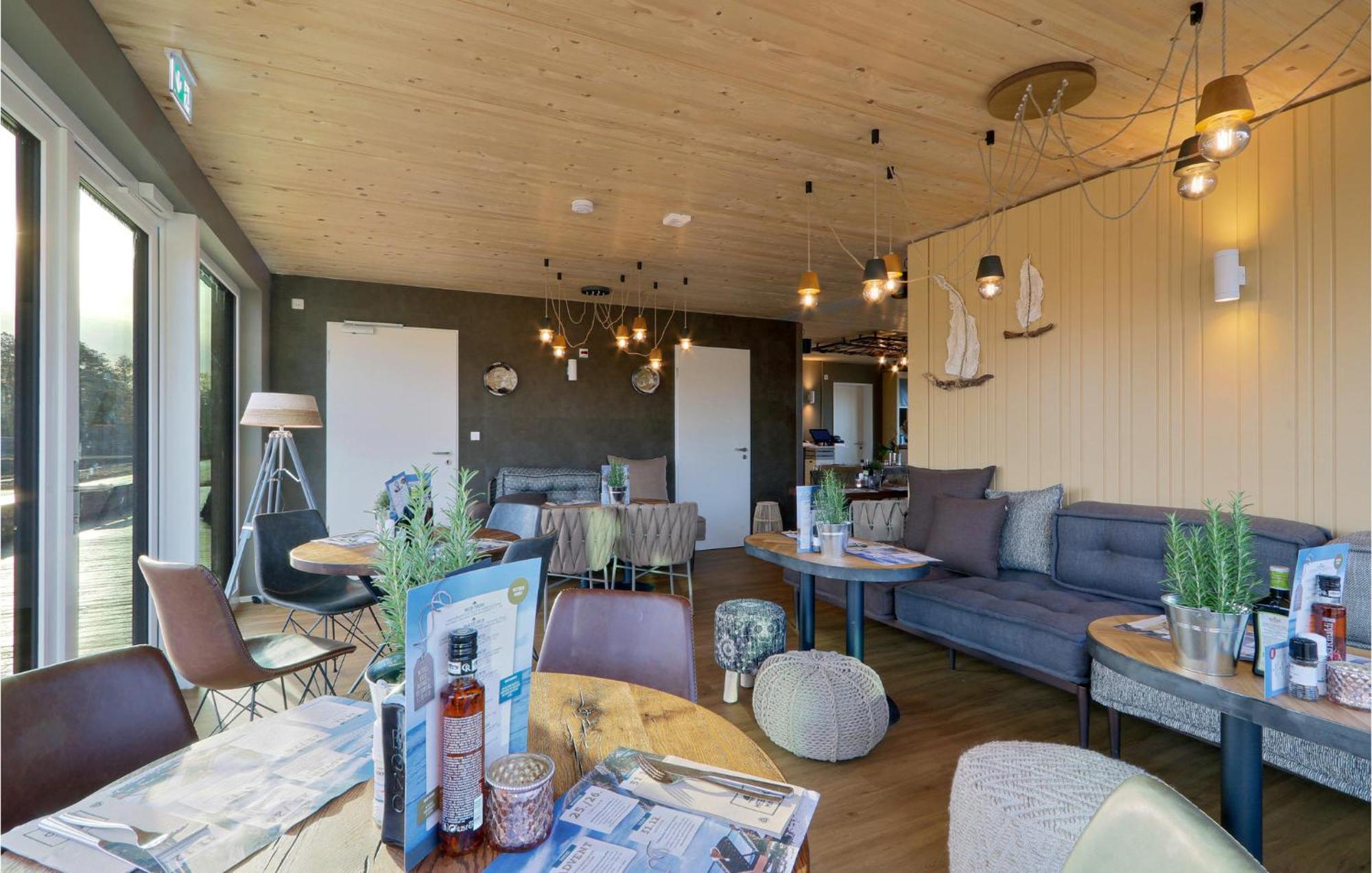 Cozy Home In Lembruch-Duemmer See With Sauna Екстериор снимка
