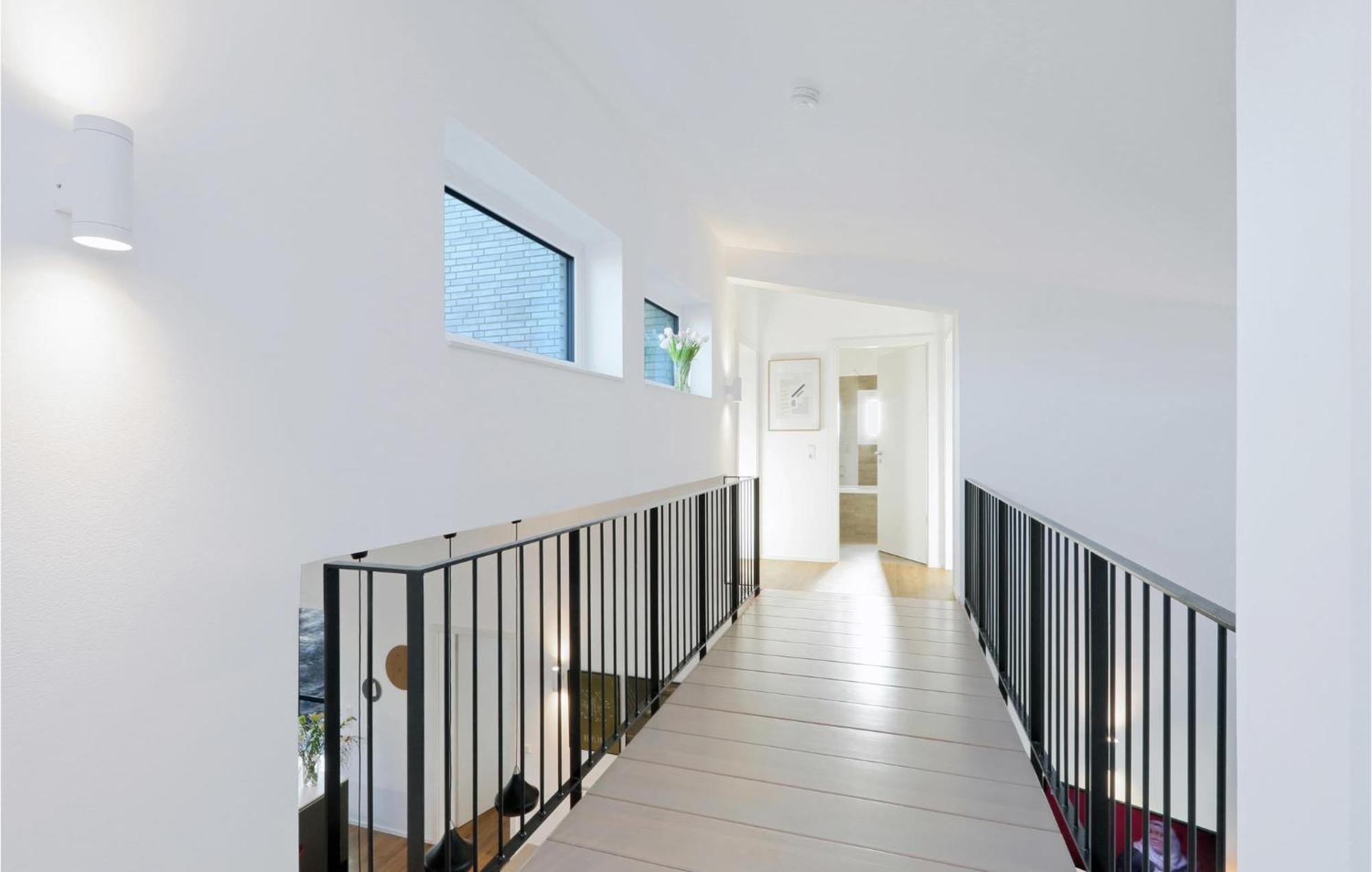 Cozy Home In Lembruch-Duemmer See With Sauna Екстериор снимка
