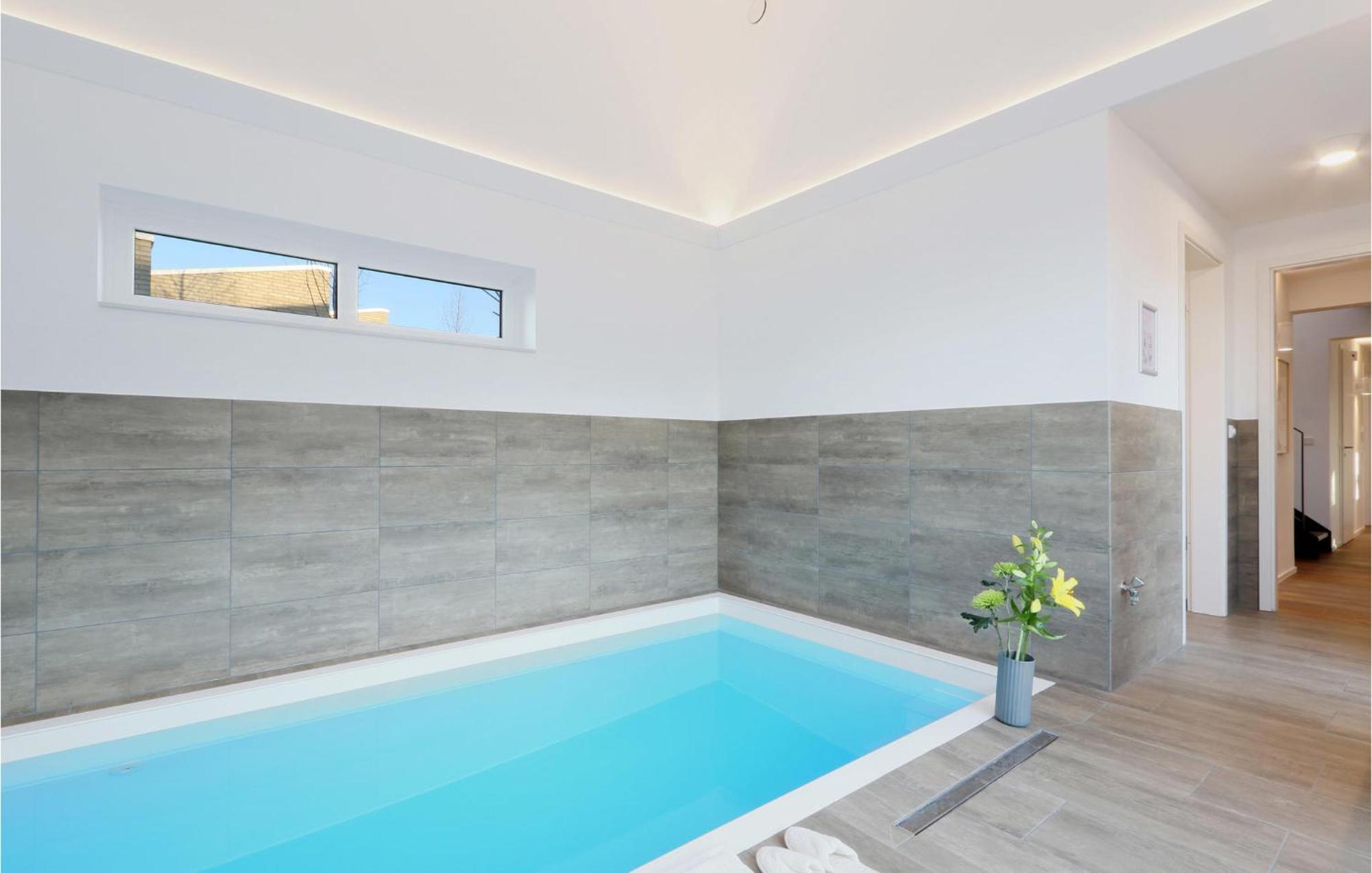 Cozy Home In Lembruch-Duemmer See With Sauna Екстериор снимка