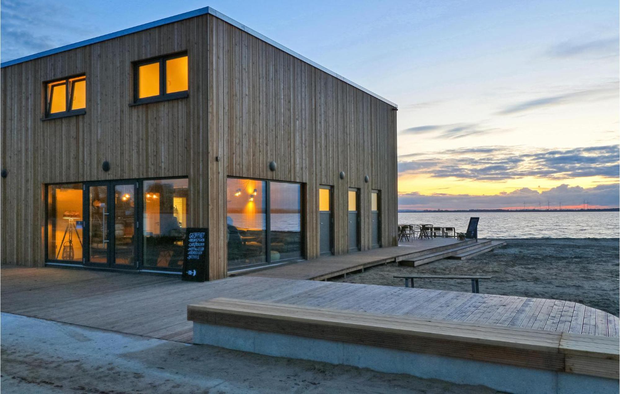 Cozy Home In Lembruch-Duemmer See With Sauna Екстериор снимка