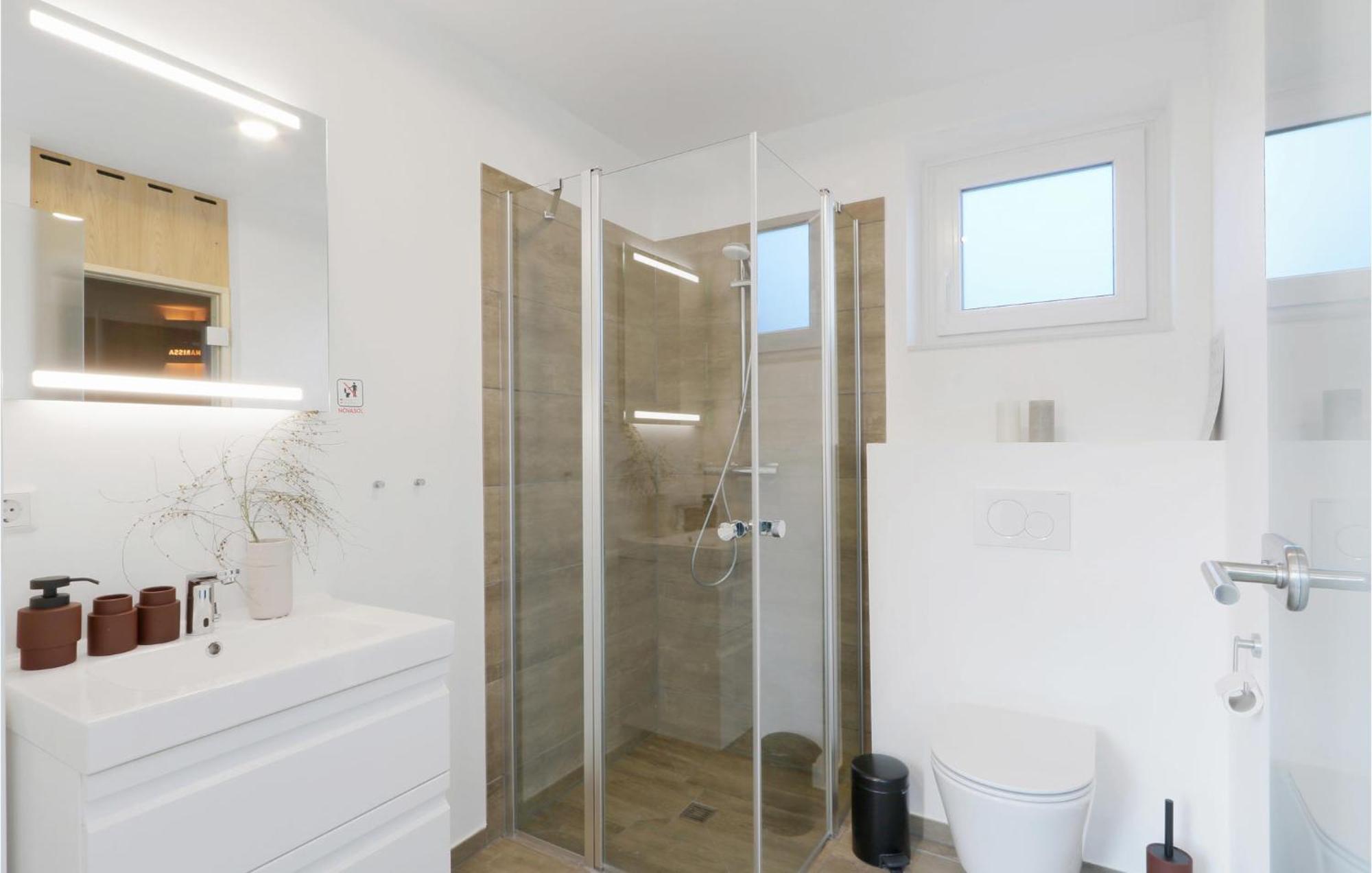 Cozy Home In Lembruch-Duemmer See With Sauna Екстериор снимка