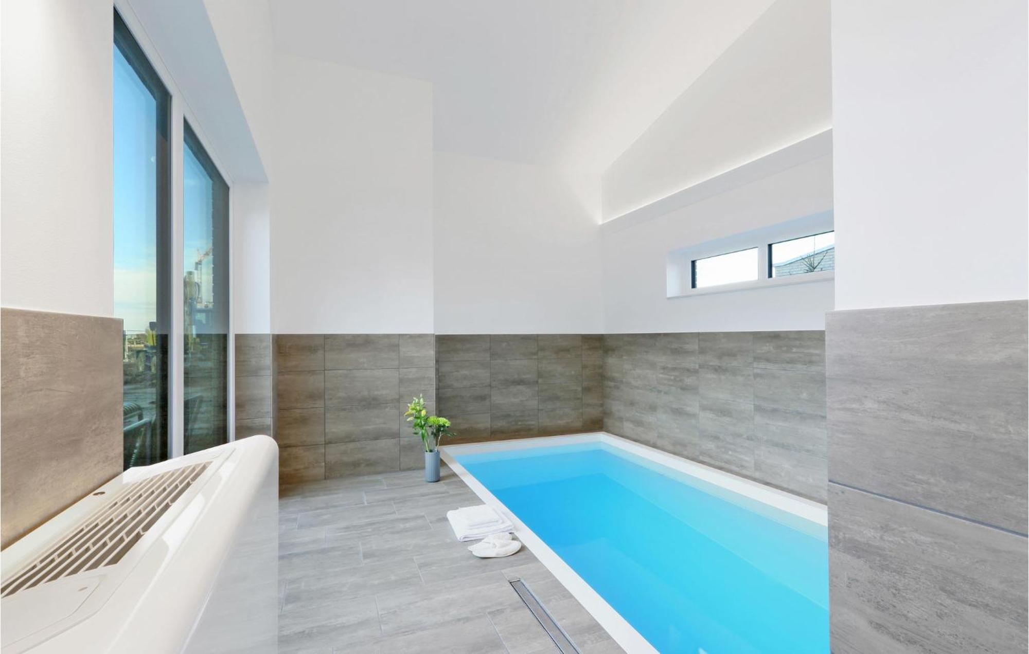 Cozy Home In Lembruch-Duemmer See With Sauna Екстериор снимка