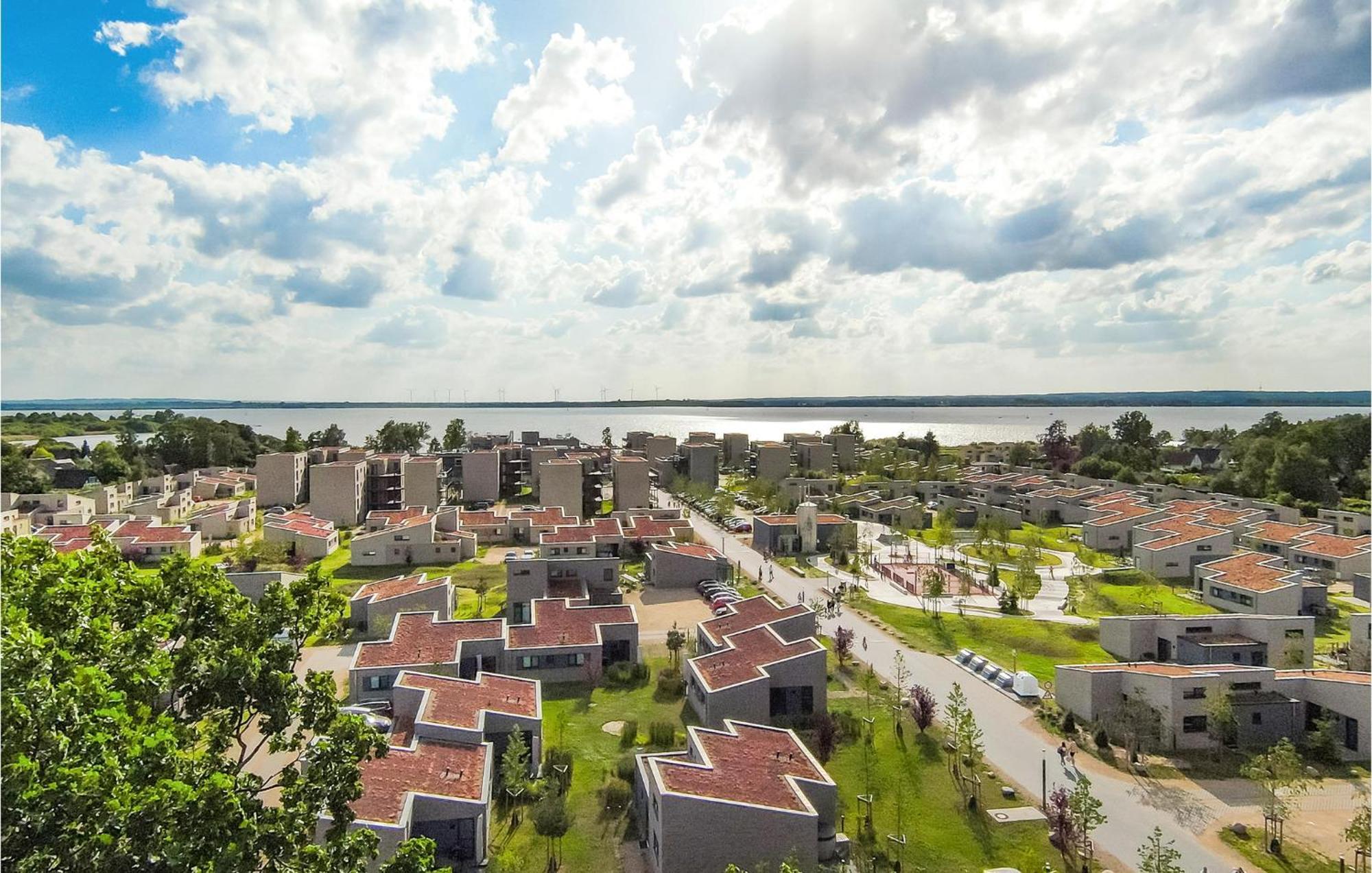 Cozy Home In Lembruch-Duemmer See With Sauna Екстериор снимка